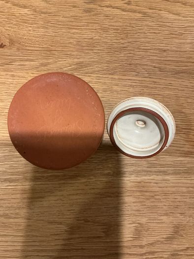 Pottery container