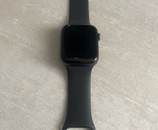 Apple Watch Series 4 - Amazing Condition