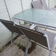 Garden furniture 4 chairs and a table.