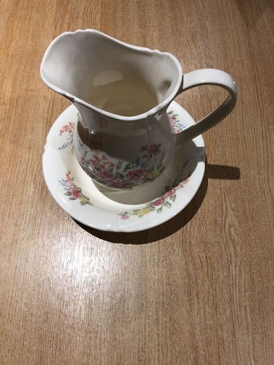 Floral design Staffordshire Jug & Bowl set
