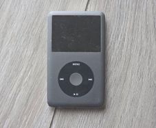 iPod 7th Gen Classic 160gb (Free Post)