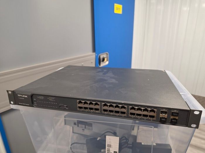 TP link Sg2424p POE switch