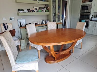 Diningroom table