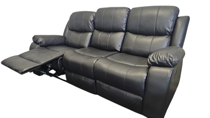Brand new Leather 3 seater & 2 seater reclining sofa set
