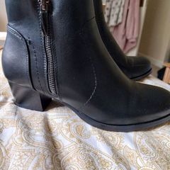 Women's boots - black size 6