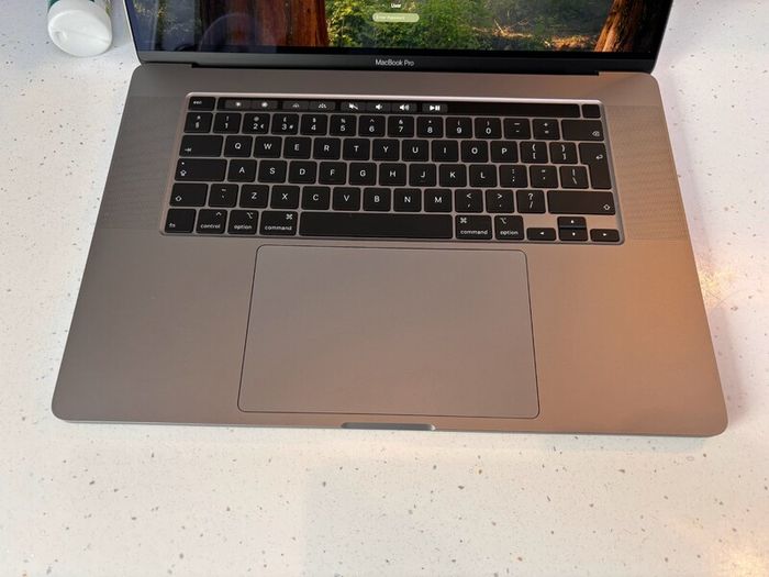 MacBook Pro 15-inch Excellent Condition (21 Battery Cycle Count)
