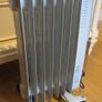 Daewoo 7-Fin 1500W Oil-Filled Radiator - Thermostat, Dual Heat Settings, Castors - Excellent Condition Image 2