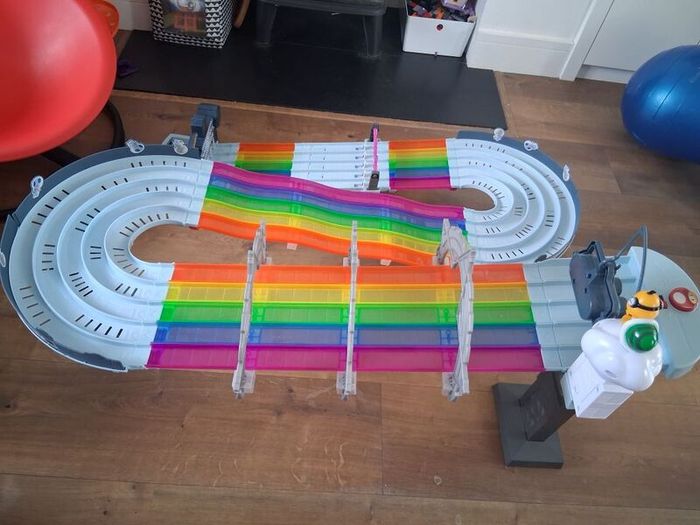 Mariokart hot wheels track and 17 cars