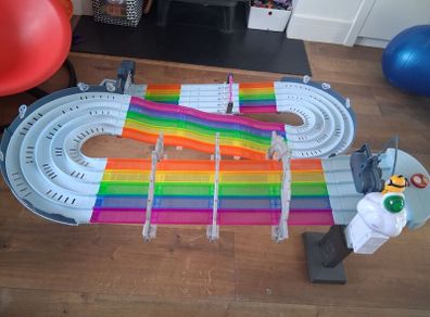 Mariokart hot wheels track and 17 cars