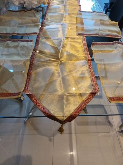 Table runner and 4 placemats