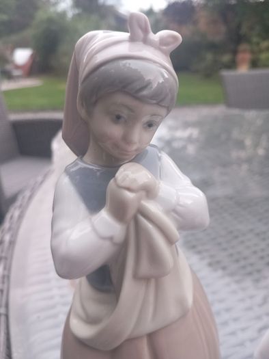 2 Lladro figurines, no damage
