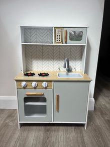 FREE TO TAKE - Smyths toy kitchen