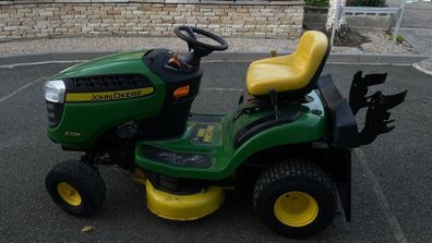 John Deere Lawnmower