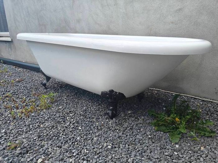 Bathtub