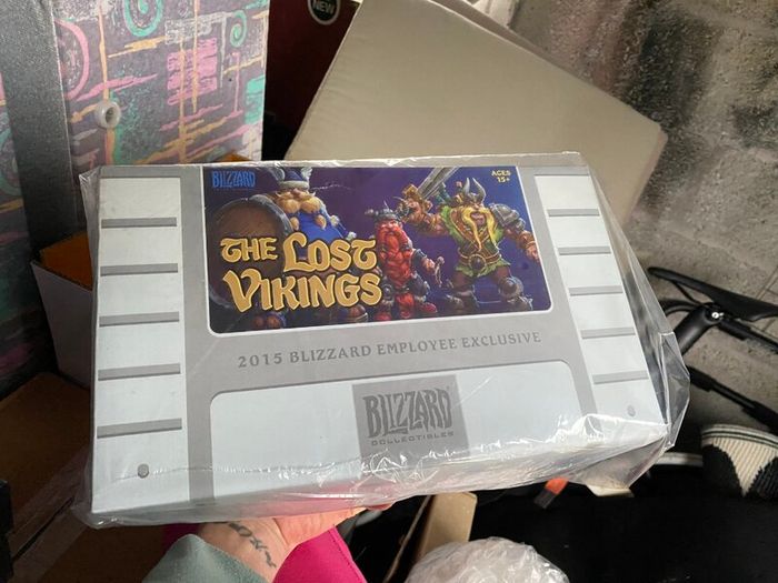 lost vikings employee statue rare