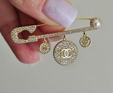Brooch-pin Chanel (uniform)
