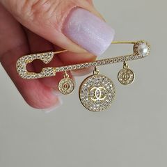 Brooch-pin Chanel (uniform)