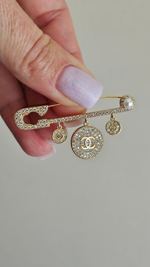 Brooch-pin Chanel (uniform)