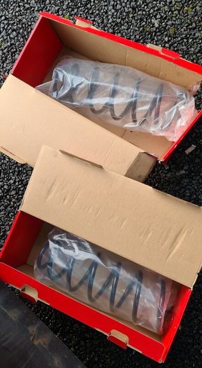 Coil springs set.