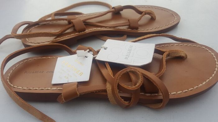 NEW Sandals 4/37