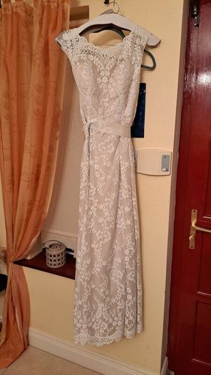Full lace wedding dress worn once (2024)