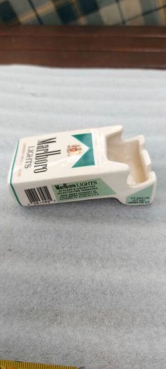 marlboro novelty ashtray,,buyer collects or pays postage, sold as seen, see pictures for condition,