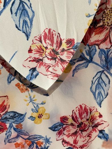 Ladies floral print lightweight top size 18 New without tags