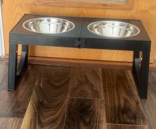 Pet Feeder complete with Bowls