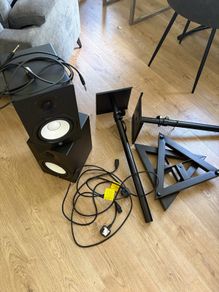 Yamaha HS7 x 2, stands & cables.