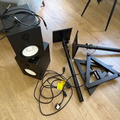 Yamaha HS7 x 2, stands & cables.