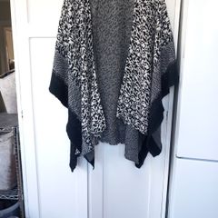 Jaeger 100% Knitted Wool Cape