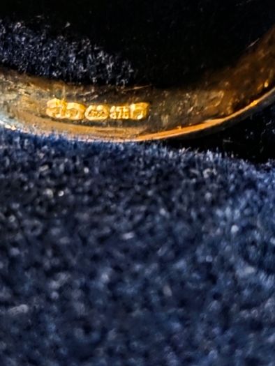 9ct Gold Sapphire and Diamond Ring