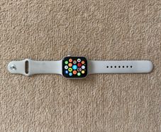 Apple Watch SE (44mm) excellent condition