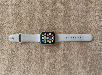 Apple Watch SE (44mm) excellent condition