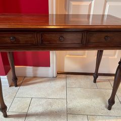 Antigue Mahogany Console Table.