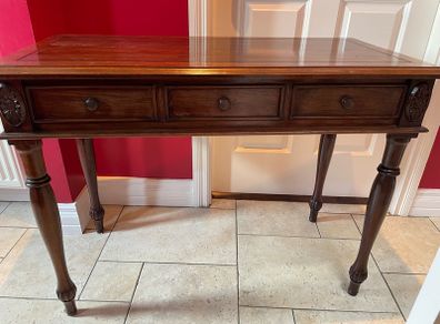 Antigue Mahogany Console Table.