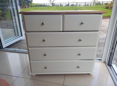 chest of drawers