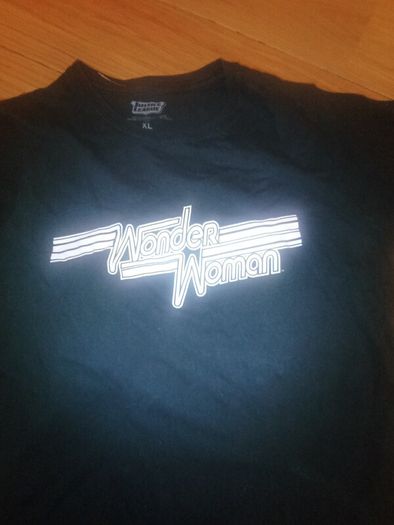 ladies wonder woman t shirt size small