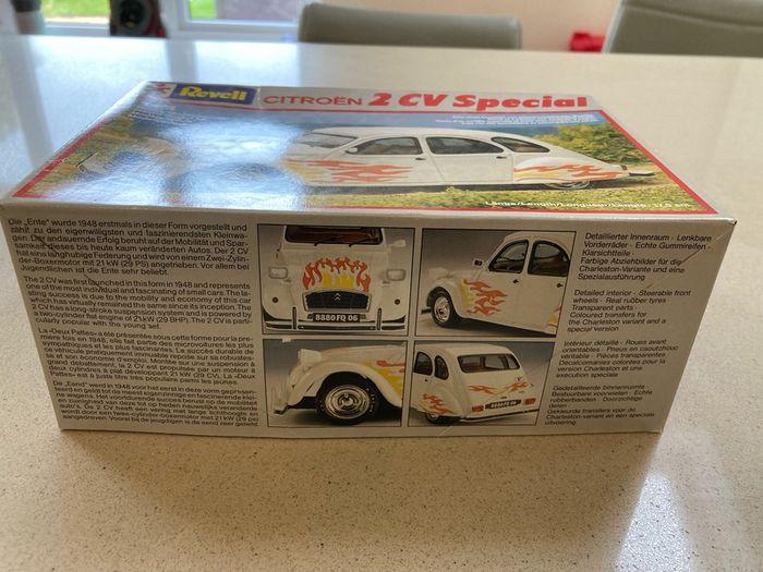 Revell Citroen 2 CV Special scale 1/24