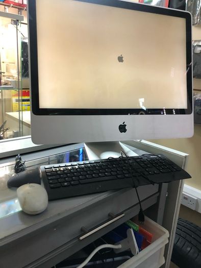 iMac 21 with keyboard and mouse.