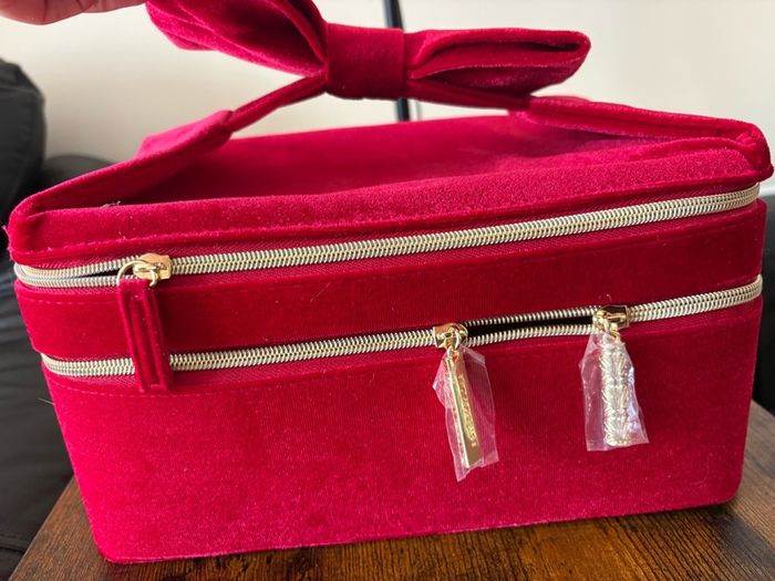 Estee Lauder Red Velvet Bow-Tie Train Case New