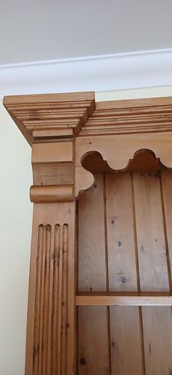 Pine Bookcase. 5 shelves.