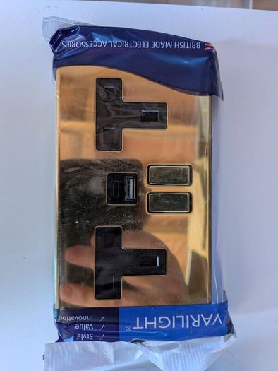 Varilight polished Brass Double Sockets, USB & Standard