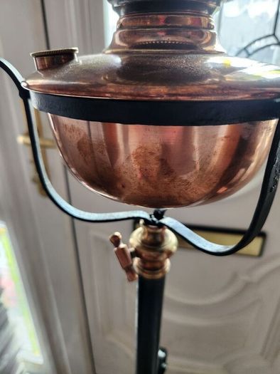 Fabulous expandable working oil lamp wih brass and copper detailing