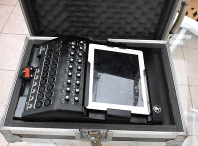 Mackie DL1608 16-Channel Digital Live Sound Mixer