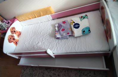 children's bed  girl