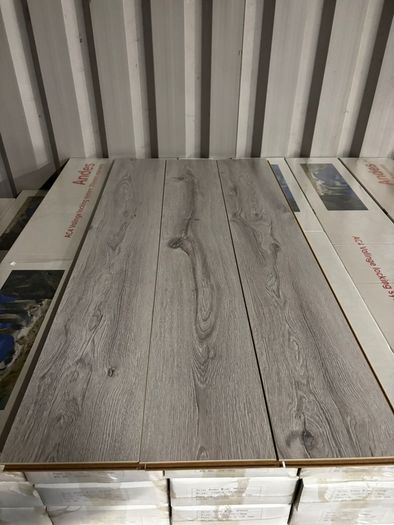 New Laminated flooring