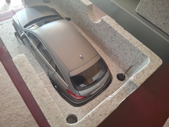 Mercedes Benz - Cls-class Estate 2012 - 1/18 - New In Box