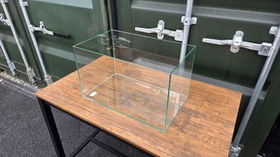 Aquarium Pure View 50x30x35 chipped