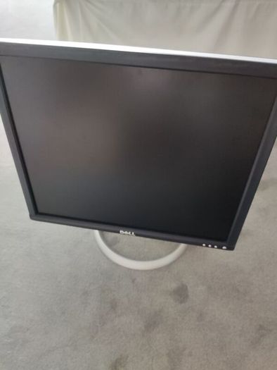 Dell Ultrasharp 19" Hd Lcd 1901fp + Dell 17" Lcd E171fp